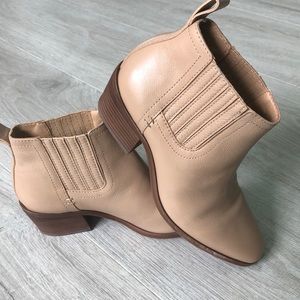 Lucky Brand Woman Idola Bootie Ankle Boot Stone size 8.5